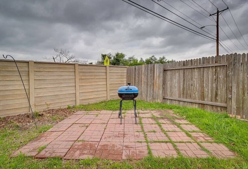 Pet Friendly Round Rock Escape W/ Hot Tub!