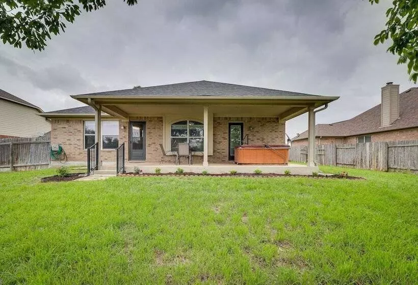 Pet Friendly Round Rock Escape W/ Hot Tub!