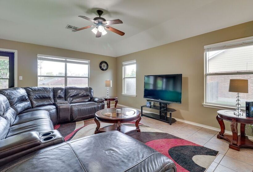 Pet Friendly Round Rock Escape W/ Hot Tub!