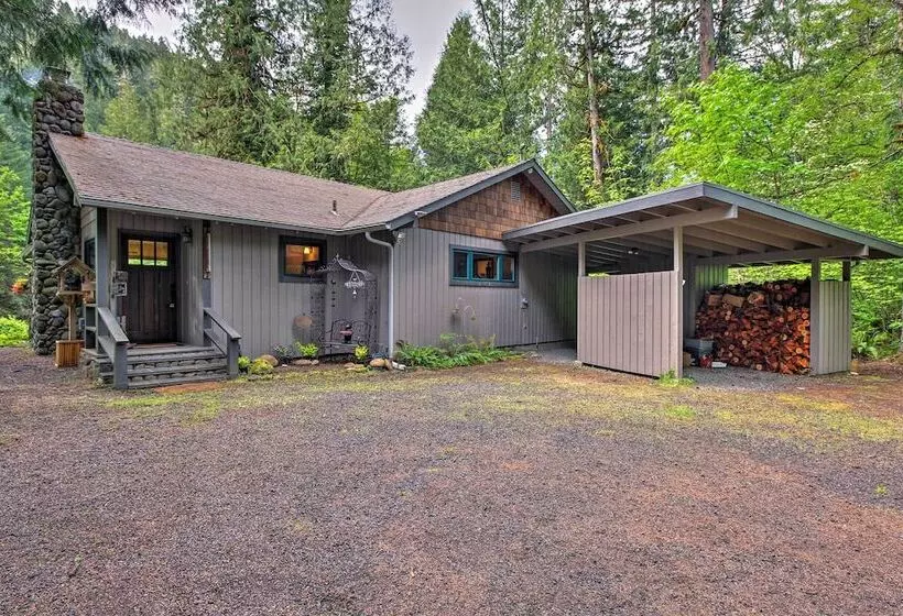 Quiet & Romantic Riverfront Mckenzie Bridge Cabin!