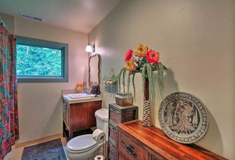 Quiet & Romantic Riverfront Mckenzie Bridge Cabin!