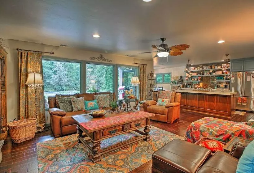 Quiet & Romantic Riverfront Mckenzie Bridge Cabin!