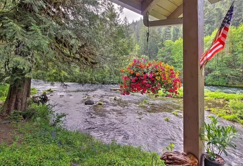 Quiet & Romantic Riverfront Mckenzie Bridge Cabin!