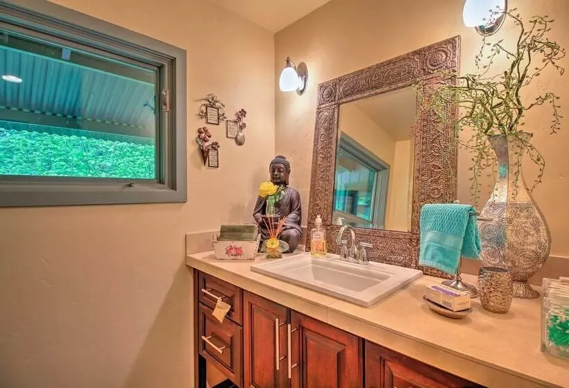 Quiet & Romantic Riverfront Mckenzie Bridge Cabin!