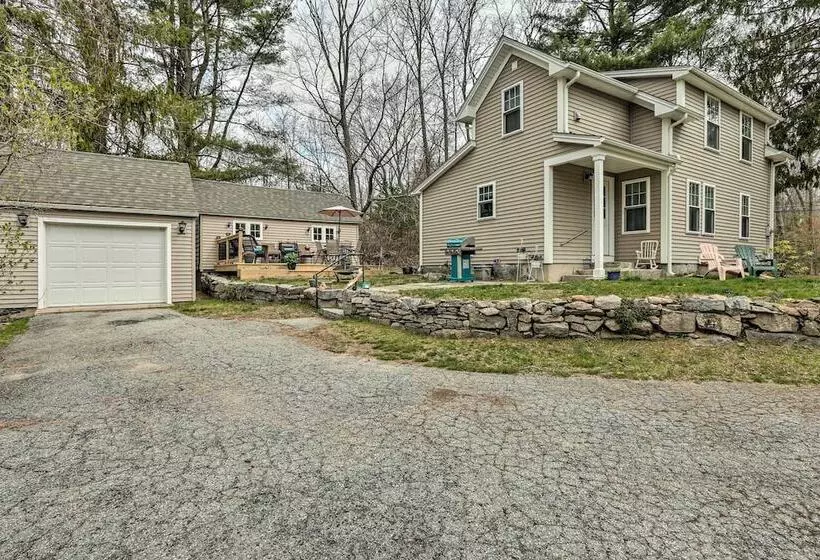 Remodeled Farmhouse In Waterford Near 2 Beaches!