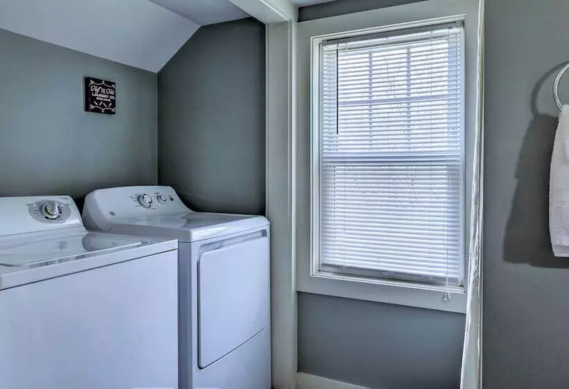 Remodeled Farmhouse In Waterford Near 2 Beaches!