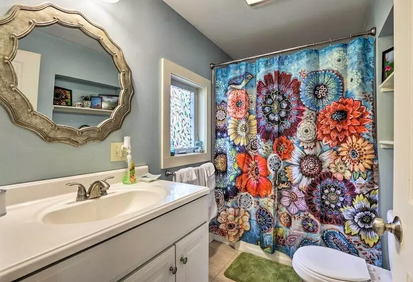 Remodeled Farmhouse In Waterford Near 2 Beaches!