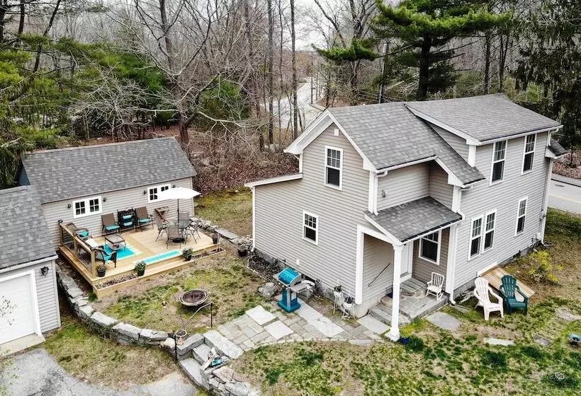 Remodeled Farmhouse In Waterford Near 2 Beaches!