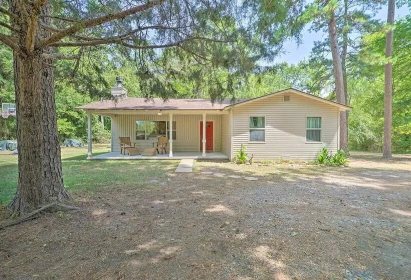 Remote Smithville Cottage: Furnished Deck & Grill