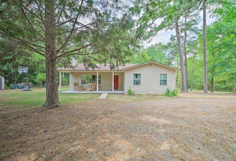 Remote Smithville Cottage: Furnished Deck & Grill