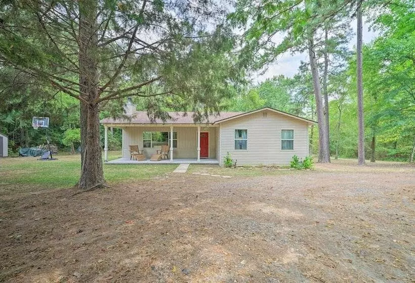 Remote Smithville Cottage: Furnished Deck & Grill