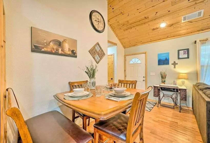 Remote Smithville Cottage: Furnished Deck & Grill
