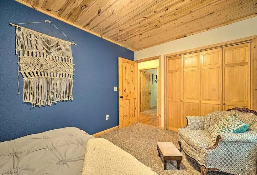 Remote Smithville Cottage: Furnished Deck & Grill