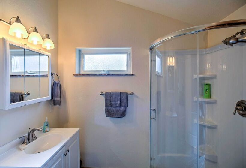 Mancos Cabin Rental On 80 Acres W/ Mountain View!