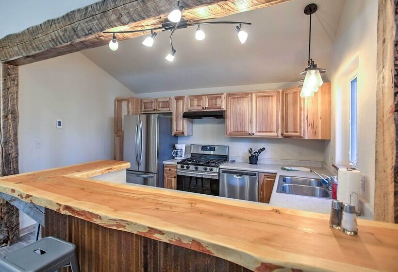 Mancos Cabin Rental On 80 Acres W/ Mountain View!