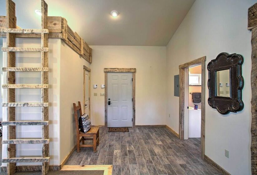 Mancos Cabin Rental On 80 Acres W/ Mountain View!