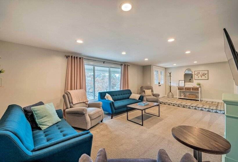 Spacious Layton Retreat W/ Private Hot Tub!