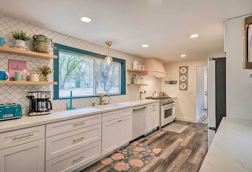 Spacious Layton Retreat W/ Private Hot Tub!