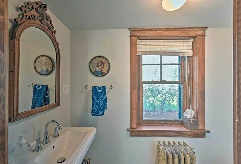 Spacious  Old Saguache Manor    Built In 1914