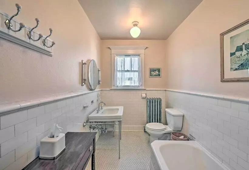 Spacious  Old Saguache Manor    Built In 1914