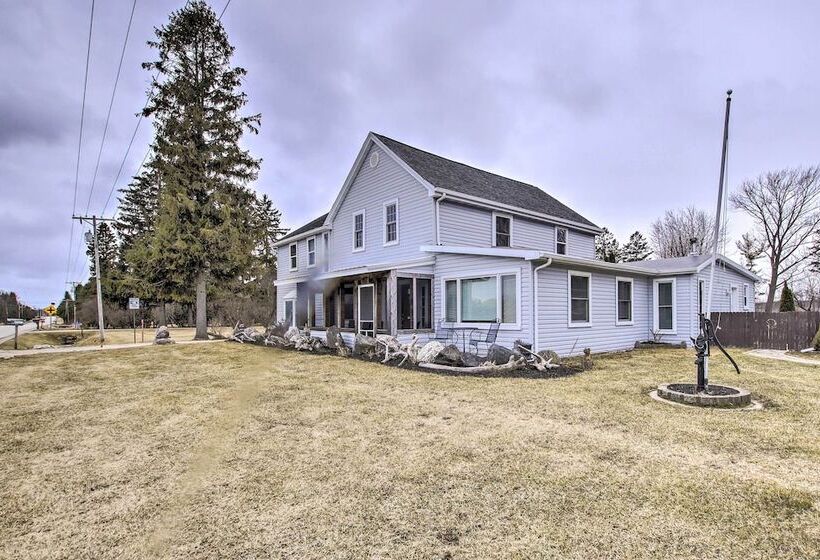 Spacious Sheboygan Home W/ Grill & Fire Pit!