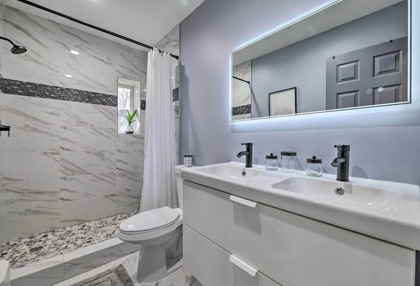 Poconos Vacation Rental W/ Hot Tub, 7 Mi To Skiing