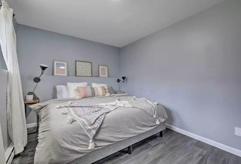 Poconos Vacation Rental W/ Hot Tub, 7 Mi To Skiing