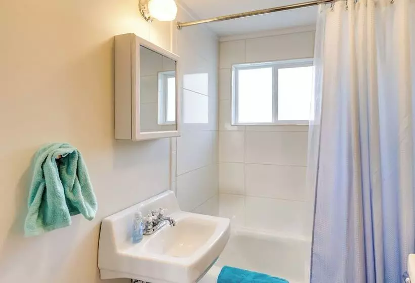 Waterfront Cottage W/ Sunroom + Patio & Grill