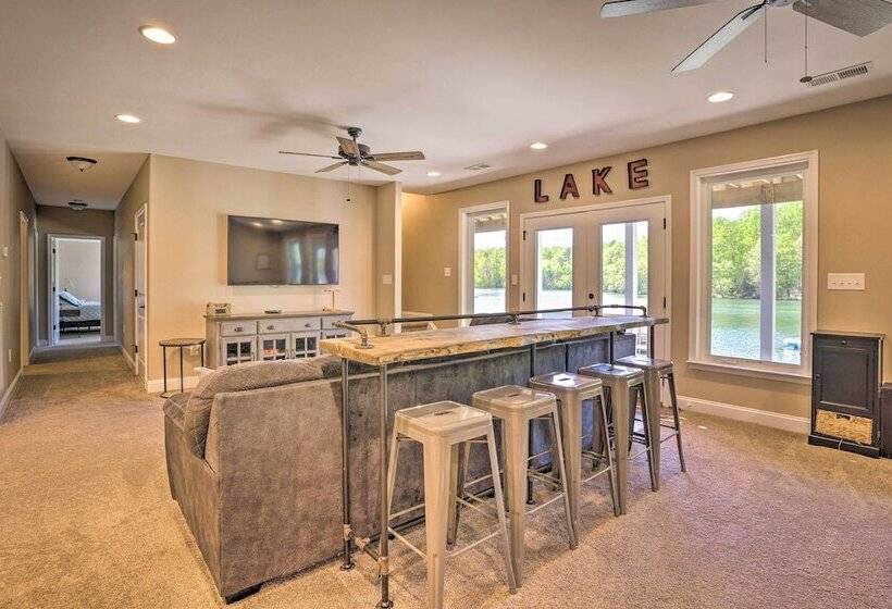 Waterfront Lake Anna Home W/ Dock, Beach & Kayaks!