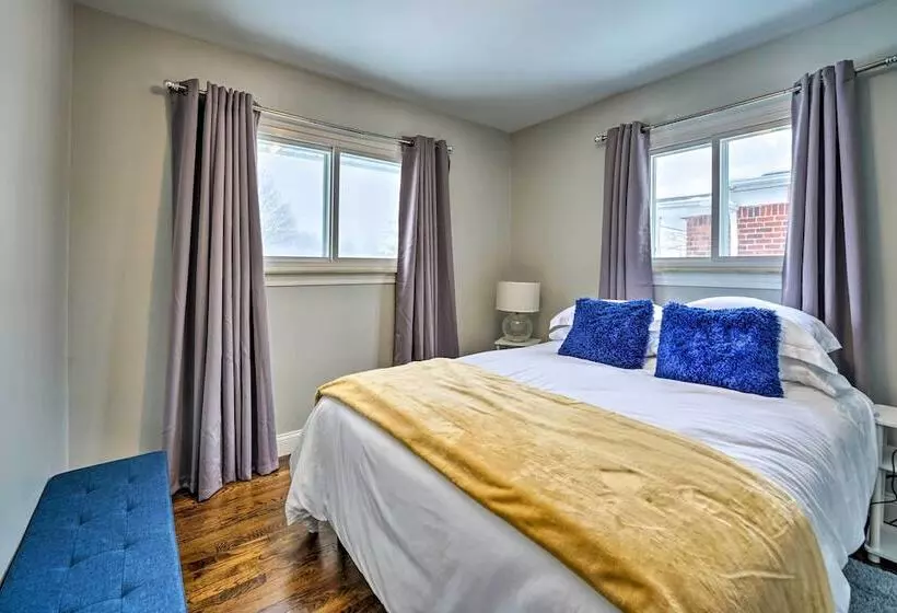 Westland Home ~ 20 Mi To Downtown Detroit!