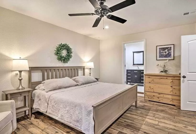 Private Hot Tub, Fire Pit + Swingset: Arnold Home