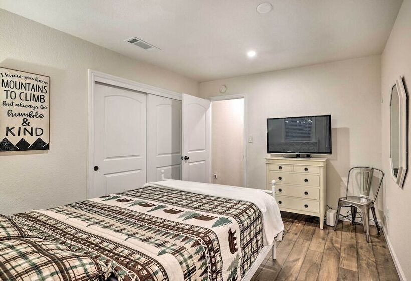 Private Hot Tub, Fire Pit + Swingset: Arnold Home