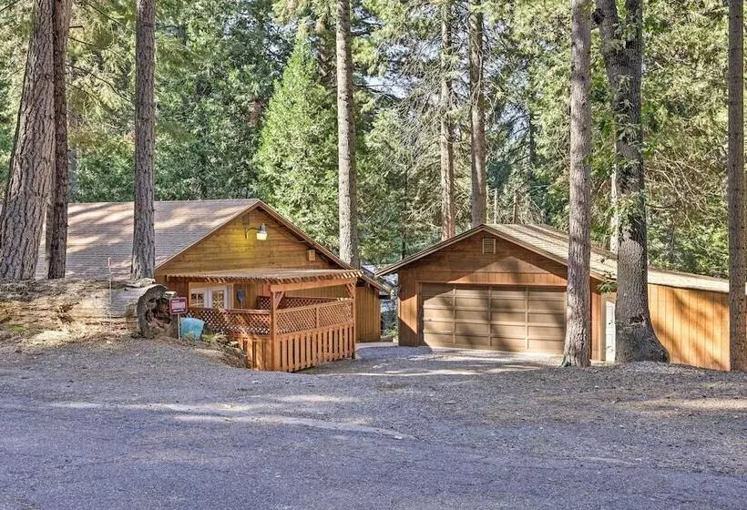 Private Hot Tub, Fire Pit + Swingset: Arnold Home