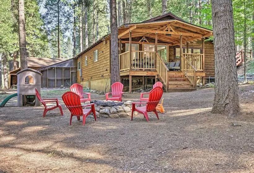 Private Hot Tub, Fire Pit + Swingset: Arnold Home