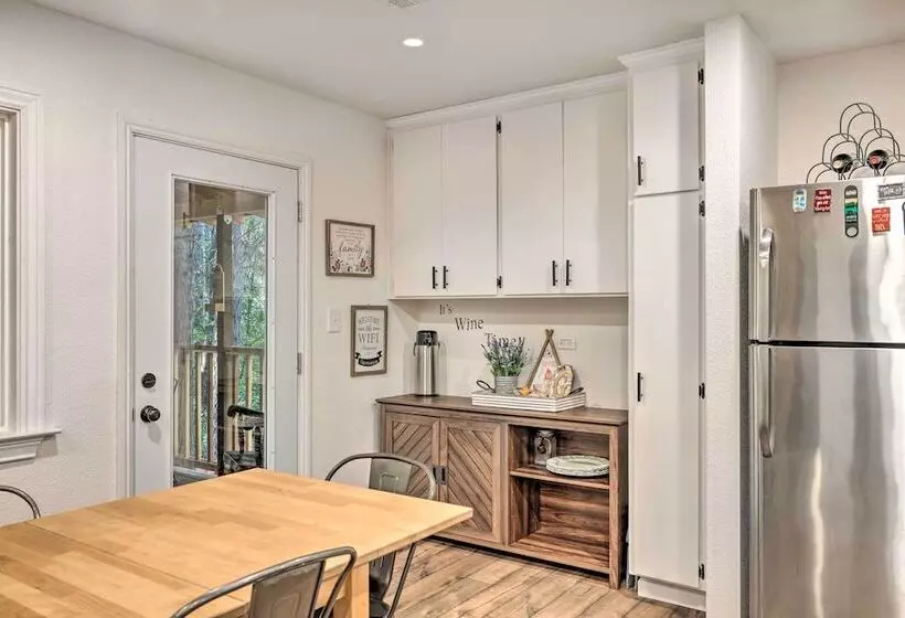 Private Hot Tub, Fire Pit + Swingset: Arnold Home