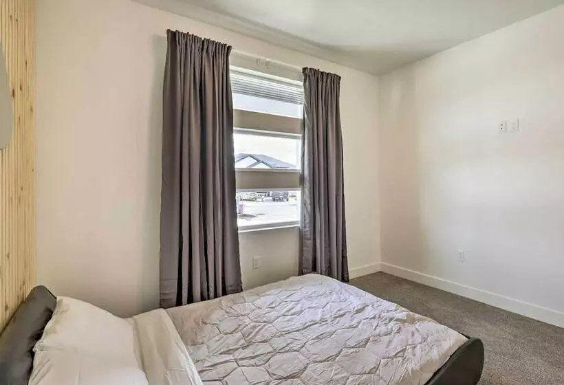 Beautiful Salt Lake City Home W/ Huge Yard!