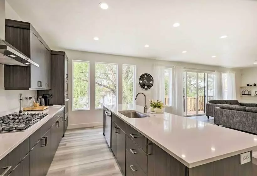 Beautiful Salt Lake City Home W/ Huge Yard!