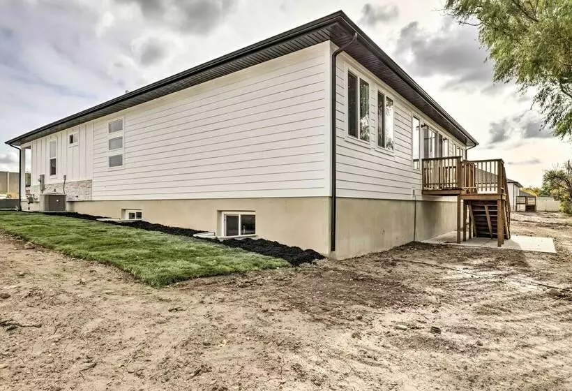 Beautiful Salt Lake City Home W/ Huge Yard!