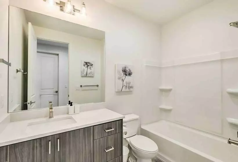 Beautiful Salt Lake City Home W/ Huge Yard!