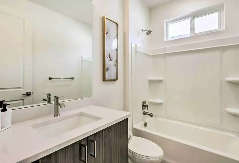 Beautiful Salt Lake City Home W/ Huge Yard!