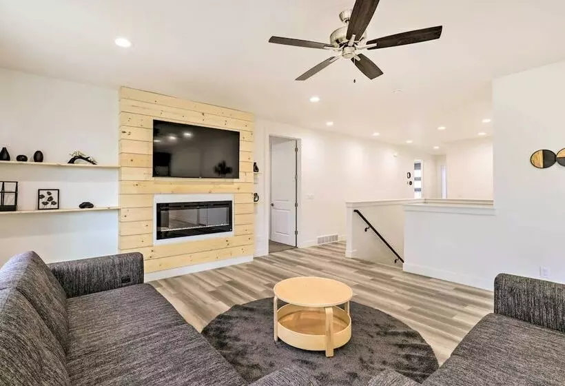 Beautiful Salt Lake City Home W/ Huge Yard!