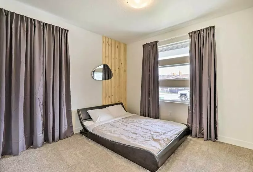 Beautiful Salt Lake City Home W/ Huge Yard!