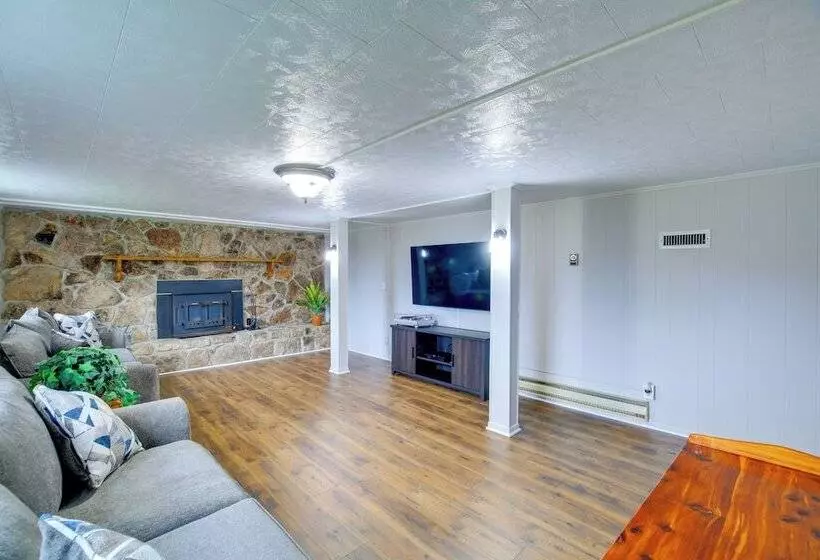 Bluefield Home W/ Covered Deck   Near Parks!