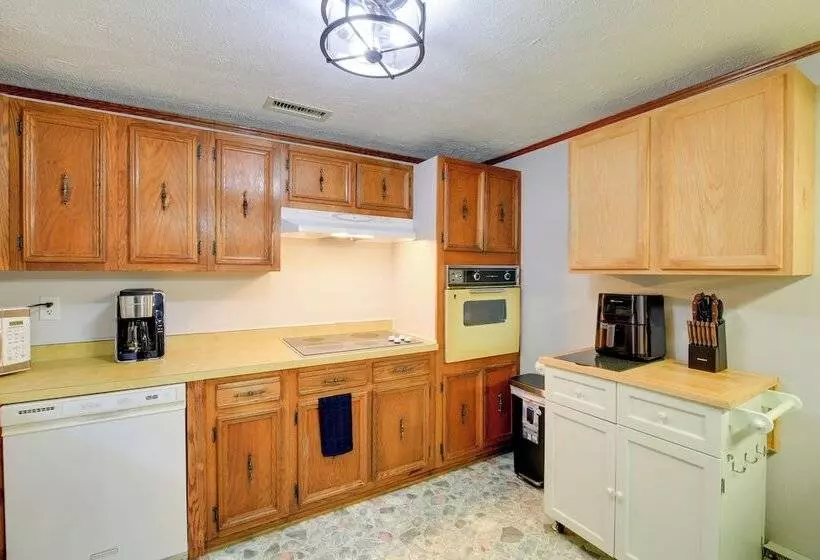 Bluefield Home W/ Covered Deck   Near Parks!