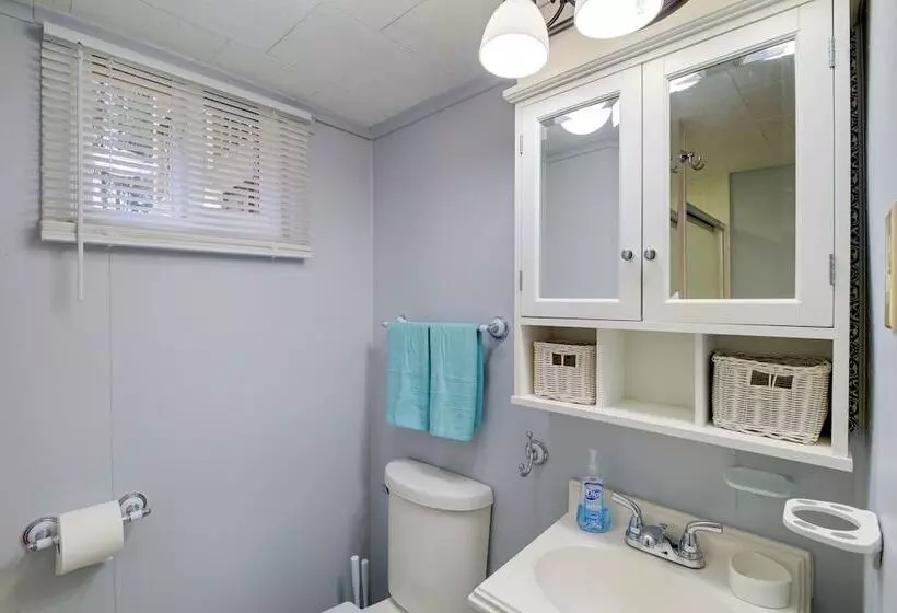 Bluefield Home W/ Covered Deck   Near Parks!