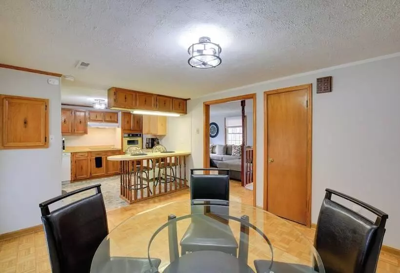 Bluefield Home W/ Covered Deck   Near Parks!