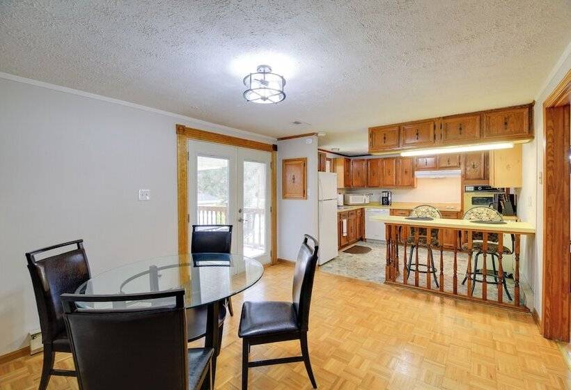 Bluefield Home W/ Covered Deck   Near Parks!