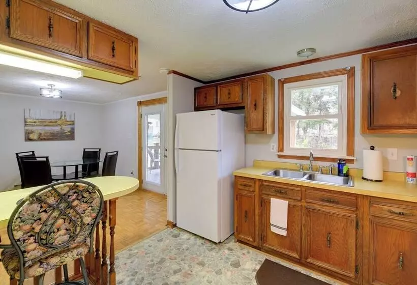 Bluefield Home W/ Covered Deck   Near Parks!