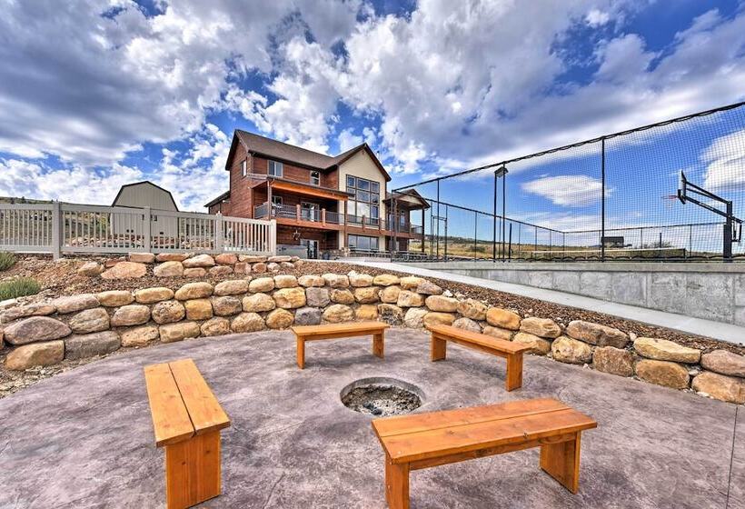 Cabin W/ Beach Access, Sport Court, Hot Tub & View