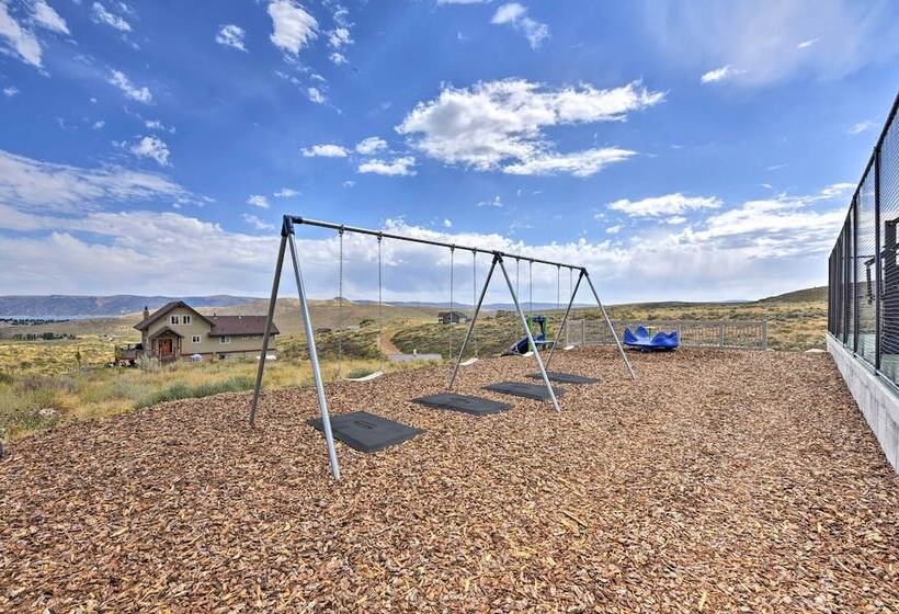 Cabin W/ Beach Access, Sport Court, Hot Tub & View